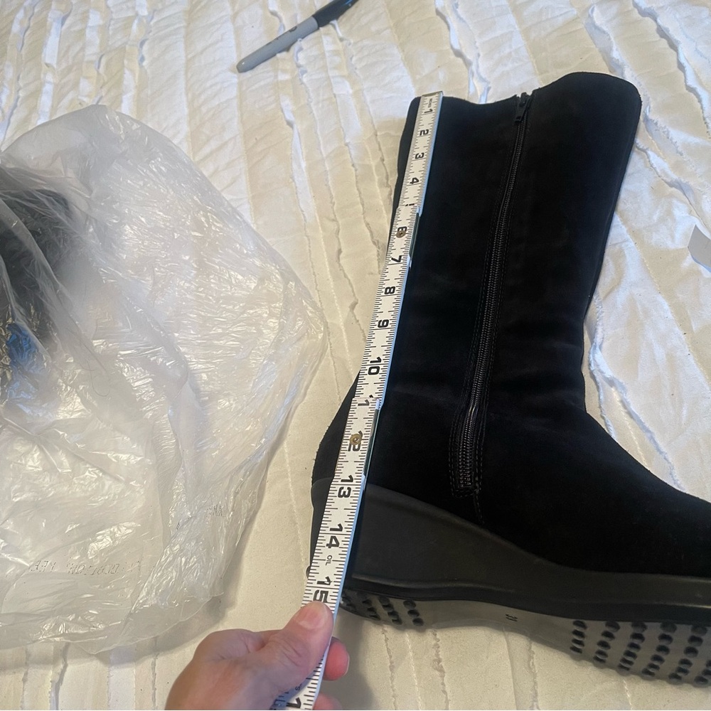 La Canadienne TARA Black Suede Wedge Boots Waterproof Size 9.5/39 inner zip - Picture 11 of 13